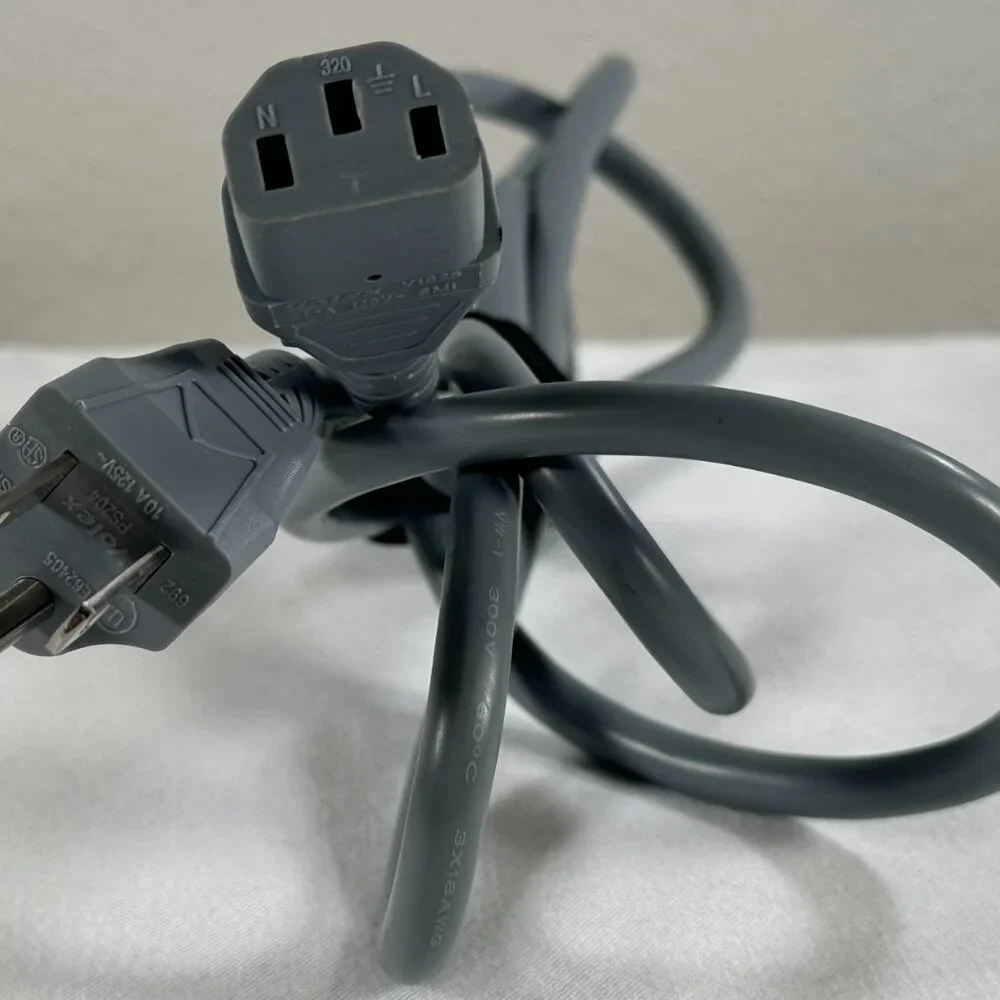 Volex V1625 6-Ft Power Extension Cord – 3-Prong NEMA 5-15P to 5-15R – 10A 125V